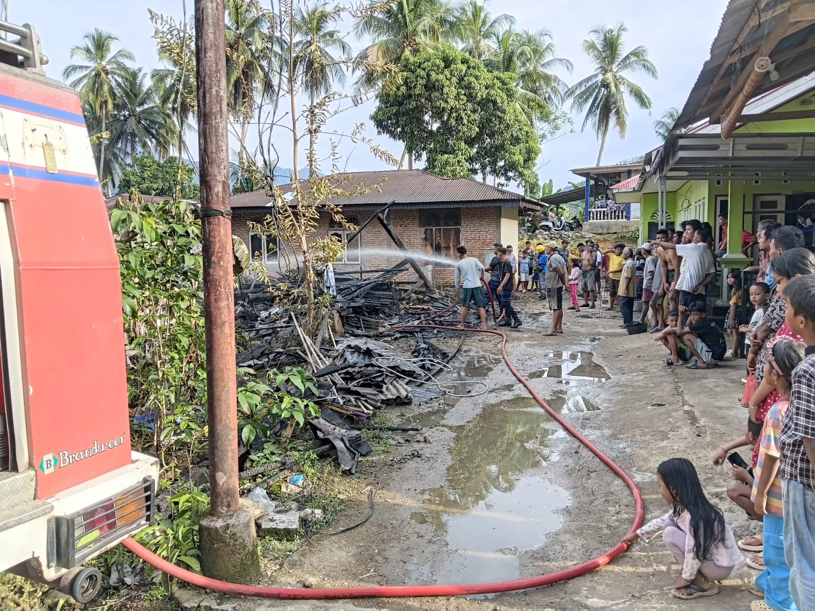KEBAKARAN DI BARUNG BARUNG BALANTAI